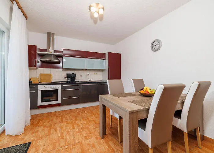Apartamento Haustierfreundliches Nur 470 Meter Zum Mit Babybett Und Hochstuhl Povile