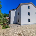 Haustierfreundliches Nur 470 Meter Zum Mit Babybett Und Hochstuhl 아파트 포빌레