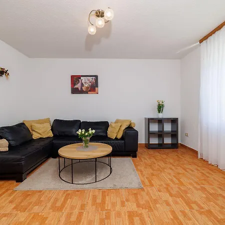 Apartment Haustierfreundliches Nur 470 Meter Zum Mit Babybett Und Hochstuhl