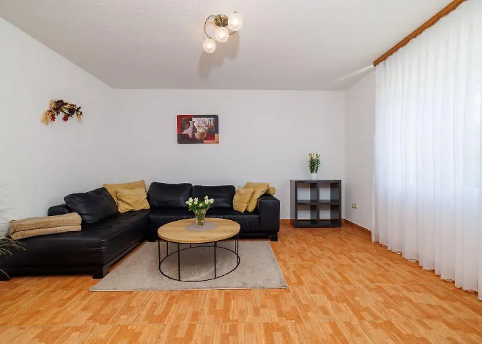 Lägenhet Haustierfreundliches Nur 470 Meter Zum Mit Babybett Und Hochstuhl