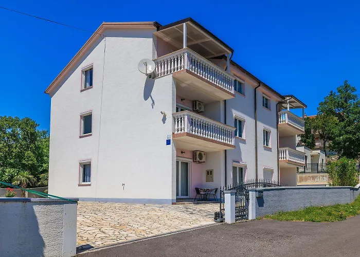 Lägenhet Haustierfreundliches Nur 470 Meter Zum Mit Babybett Und Hochstuhl Povile